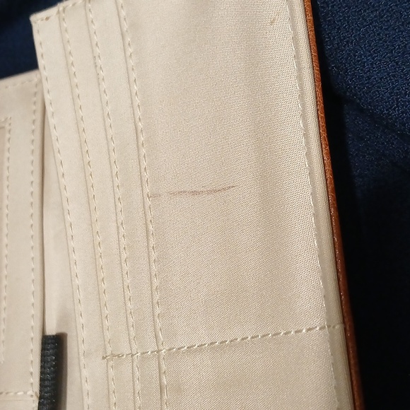 Liz Claiborne Tan Leather Wallet - Picture 7 of 9